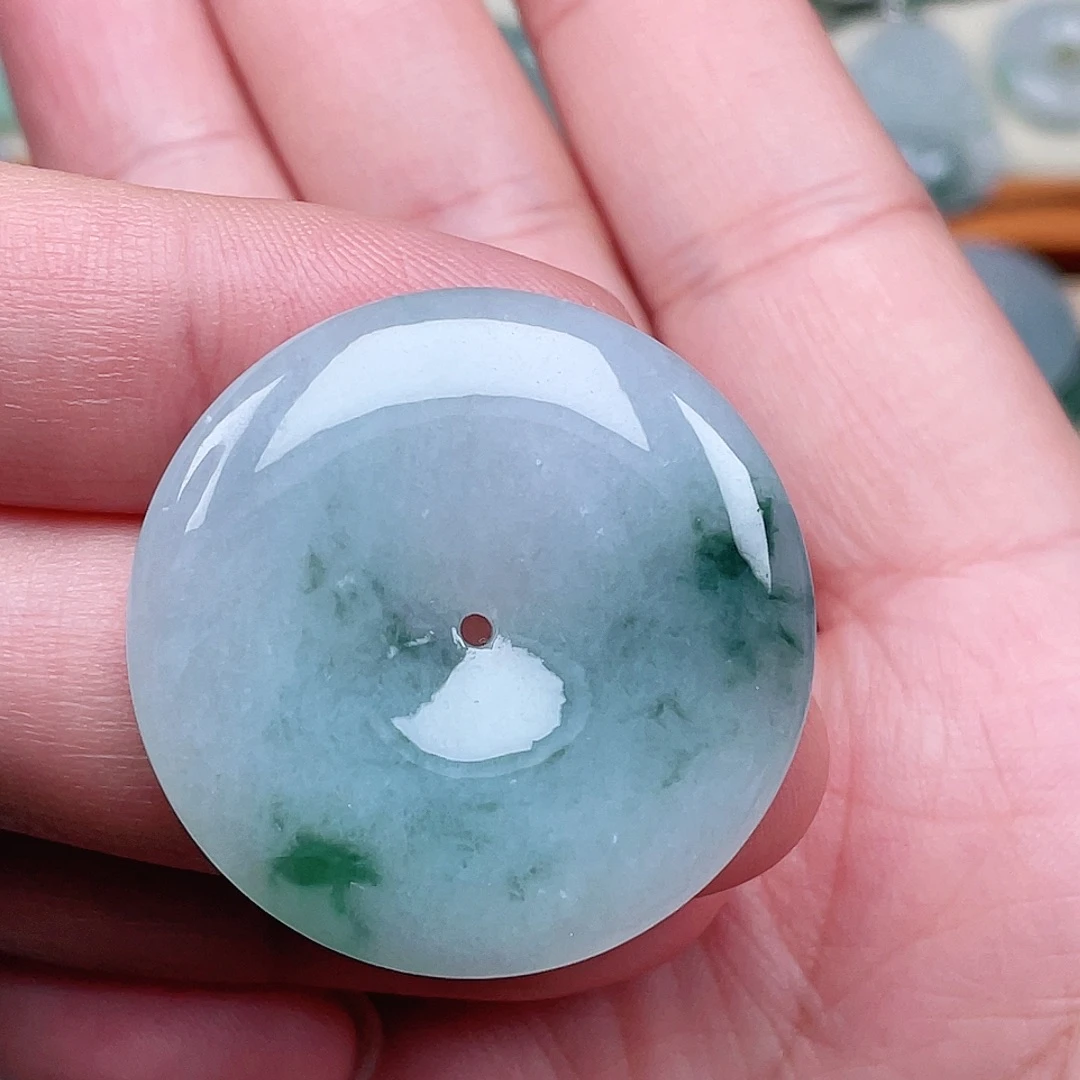 翡翠未镶嵌颈饰平安扣