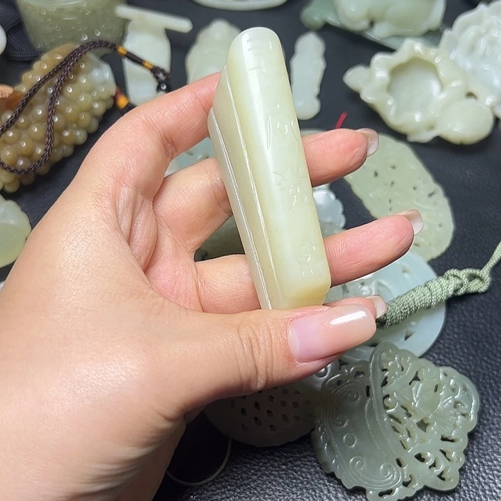 和田玉（糖玉）未镶嵌颈饰