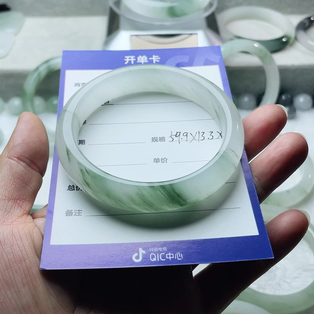 石英质玉手镯未镶嵌银*