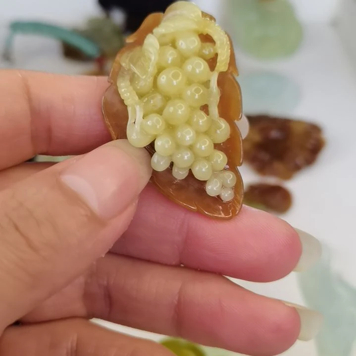 蛇纹石玉未镶嵌吊坠