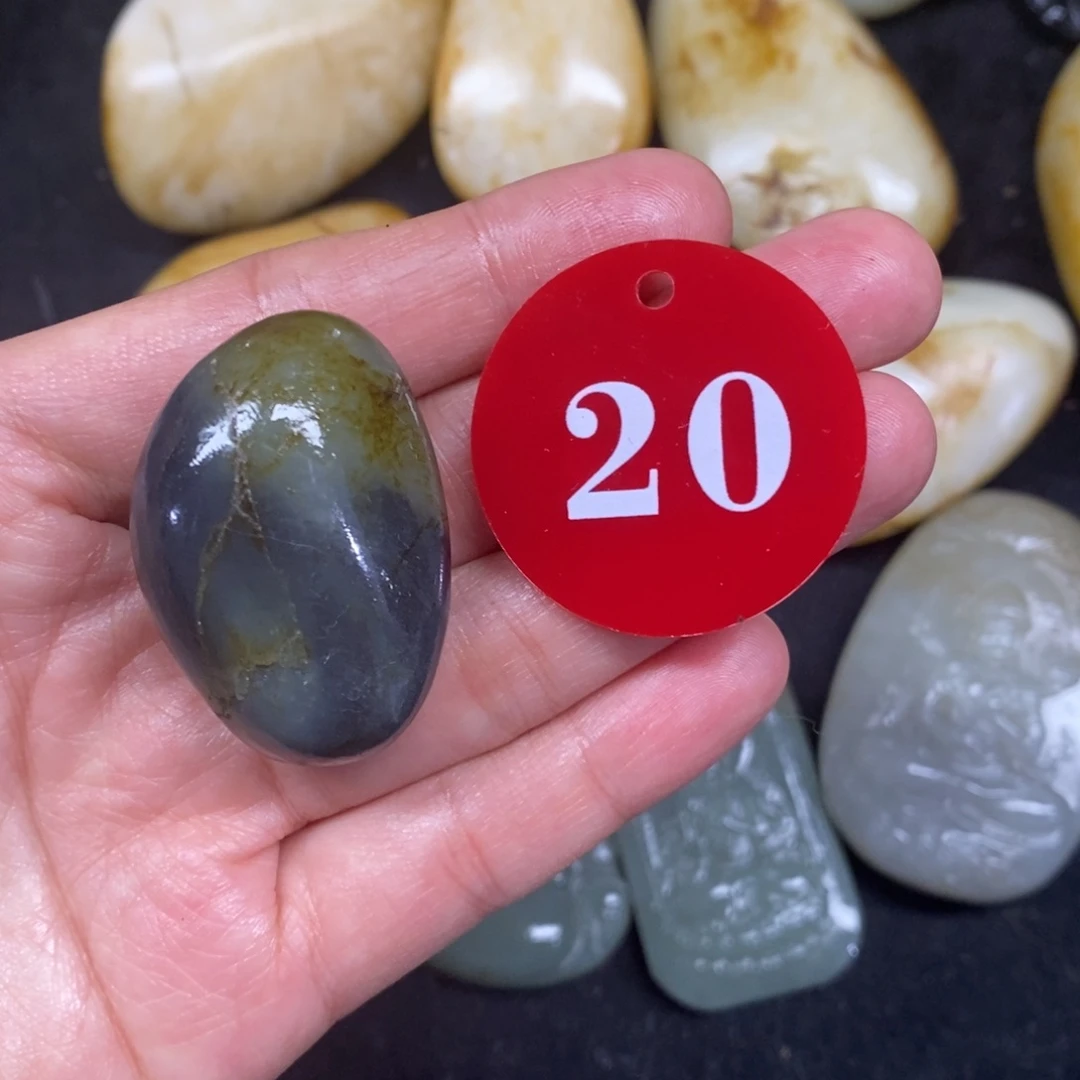 未镶嵌和田玉（糖玉）挂件