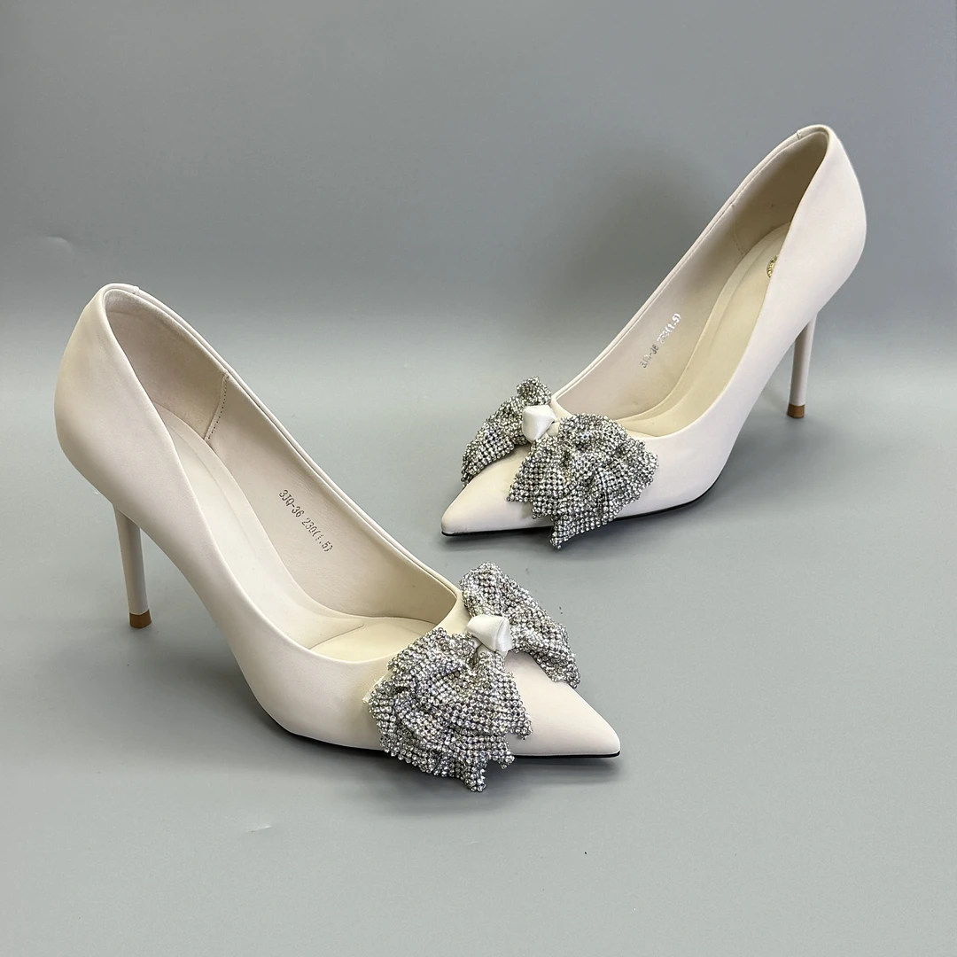 3J36米色细跟高跟鞋