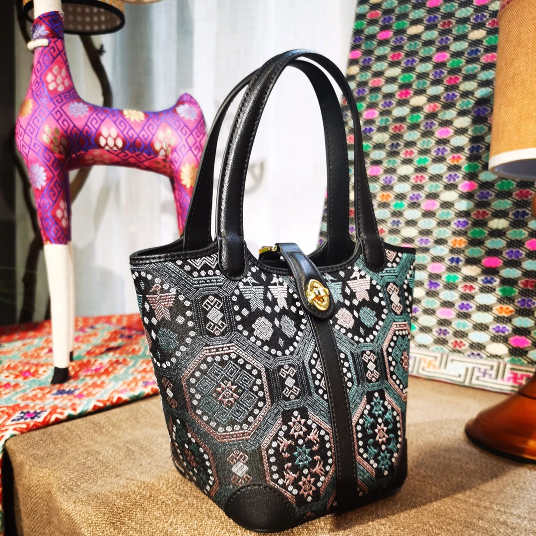 谭湘光 | 壮锦小托特包 通勤包 手拎包黑底蟒龙纹菜篮子包