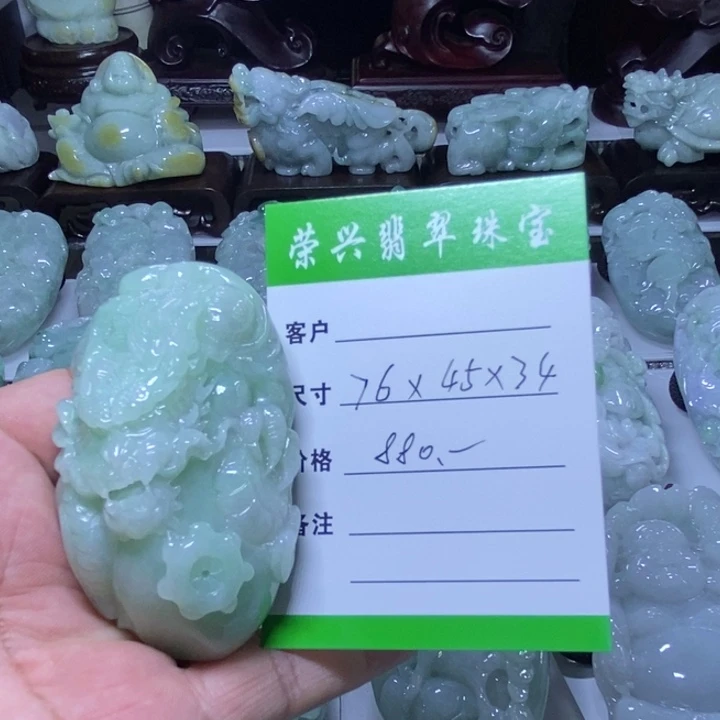 翡翠未镶嵌颈饰龙手把件