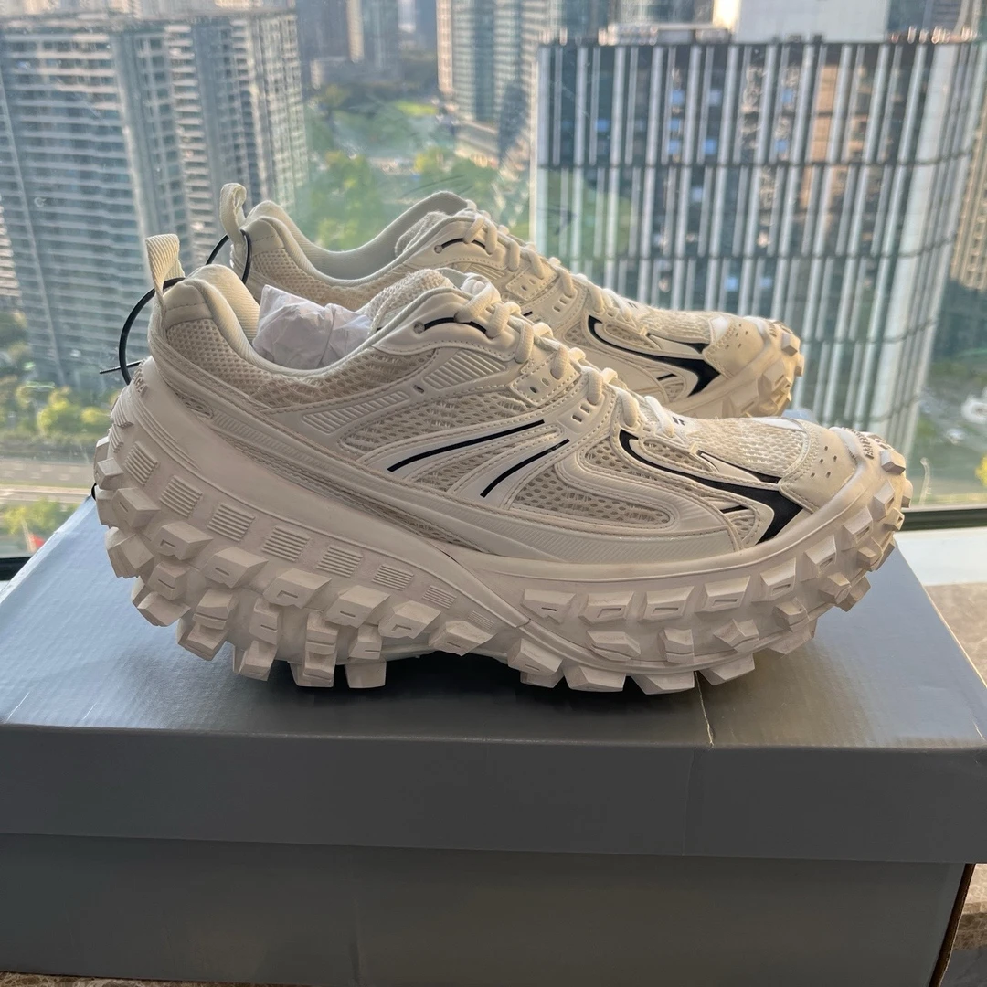 未使用 MaxMara 白轮胎鞋40-44码