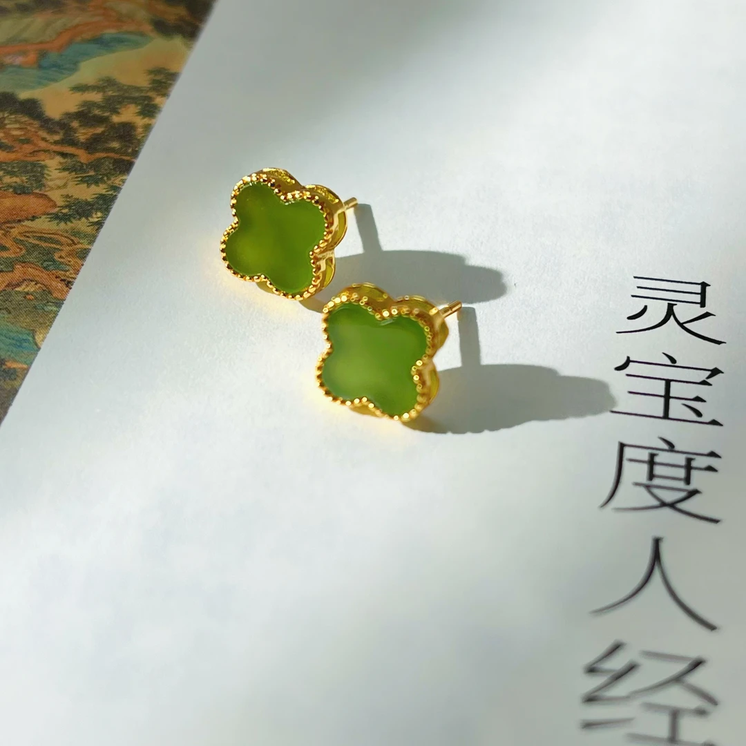 【四叶草】和田玉碧玉四叶草耳钉 大新珠宝 -多样性行发一