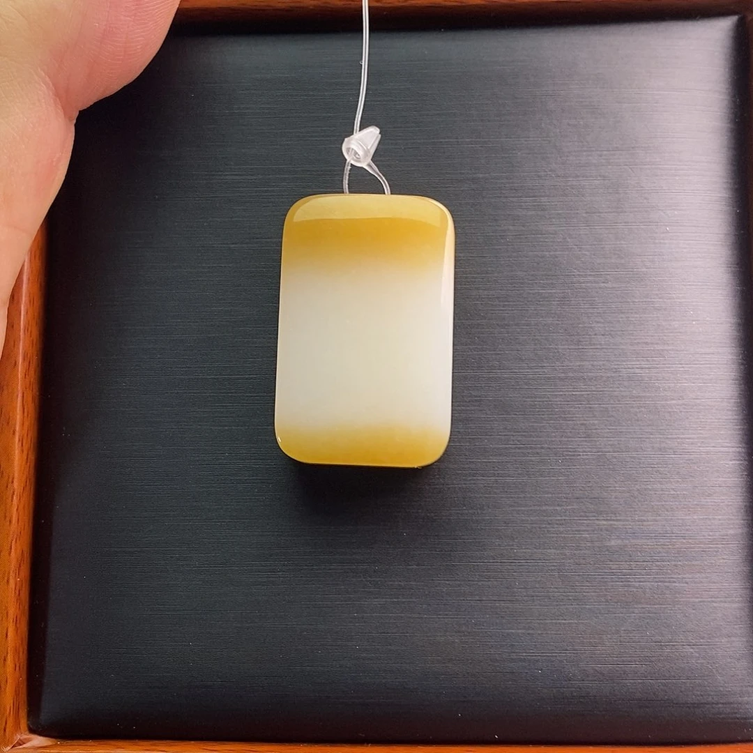 颈饰未镶嵌和田玉（糖玉）