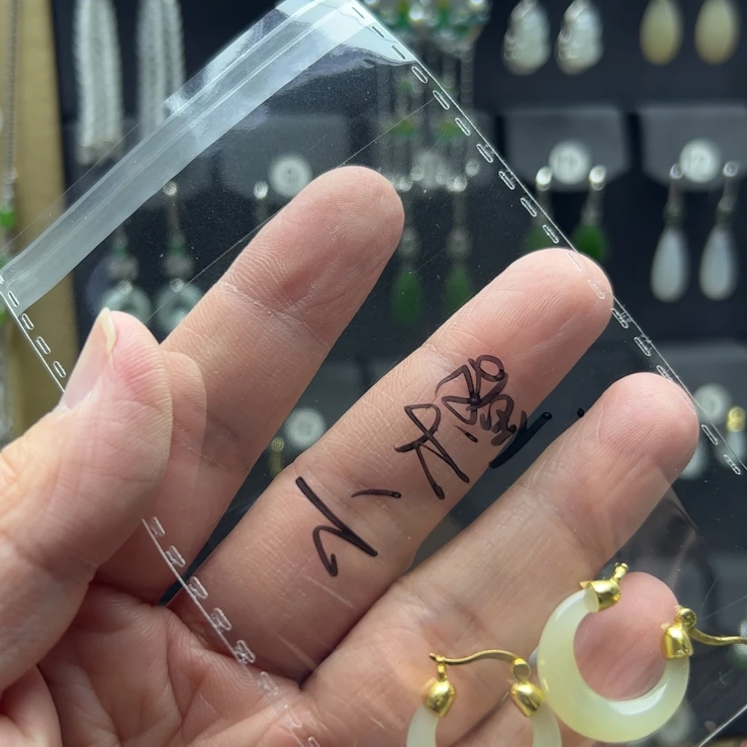 小***子和田玉银S925镶嵌耳饰