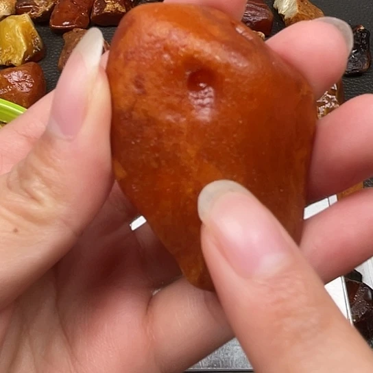 定制琥珀红皮花蜡蜜蜡