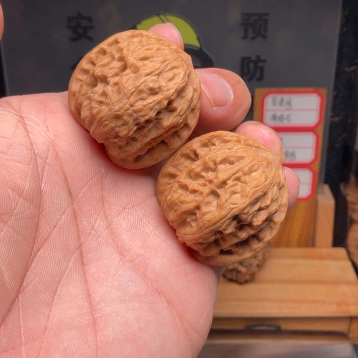 文玩核桃吊坠野狼36全品