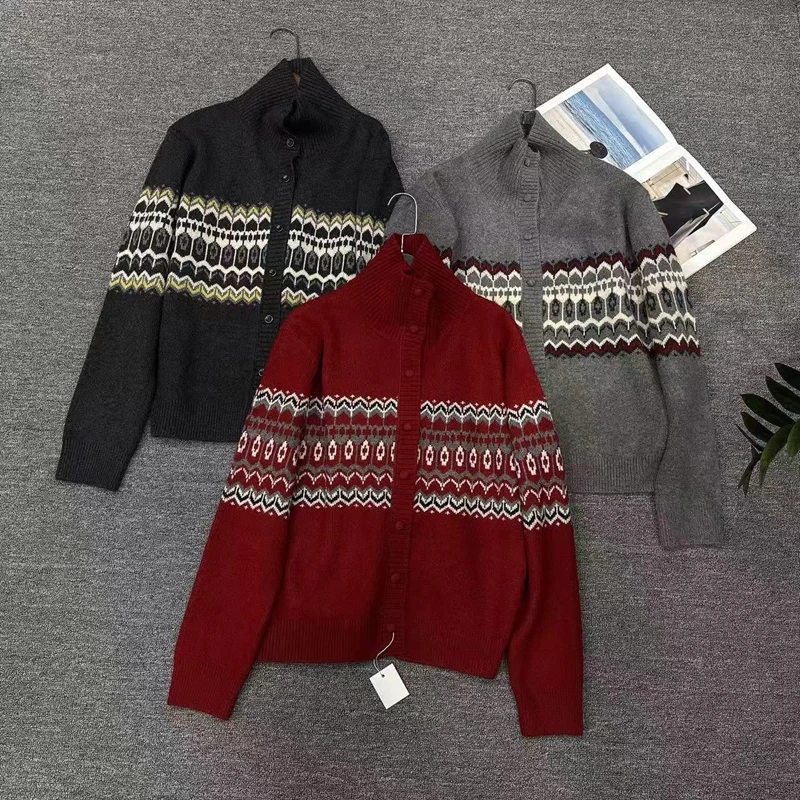 都考 2025  复古花色拉链毛衣外套