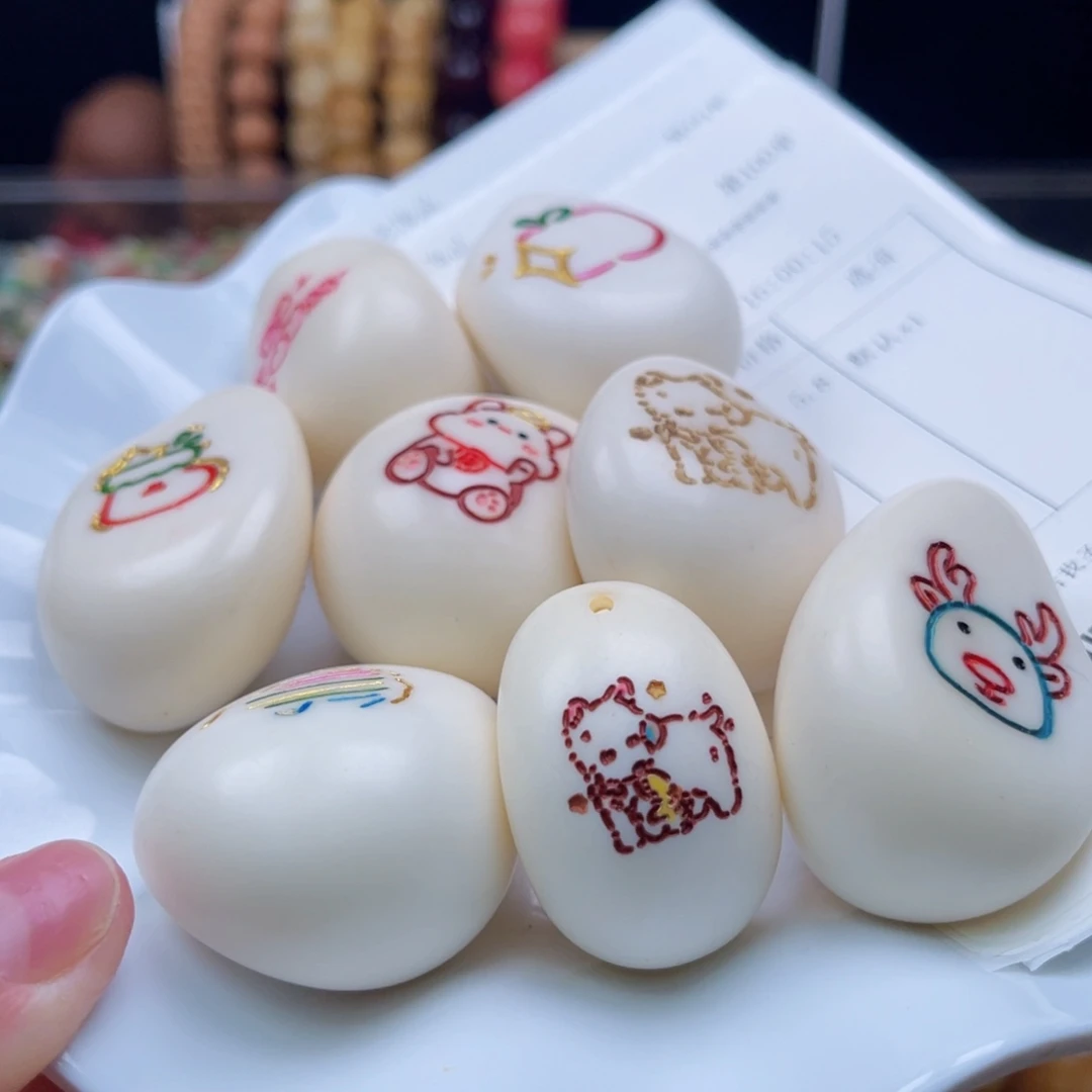 白玉菩提吊坠b30+mm1颗象牙果手把件瑕