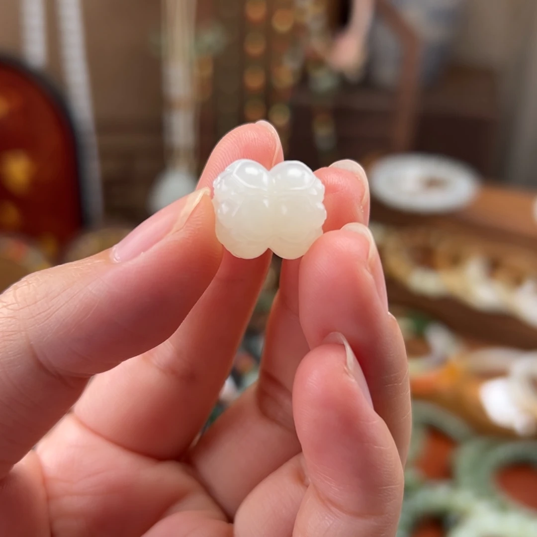 吊坠(不含链)未镶嵌和田玉白玉并蒂莲