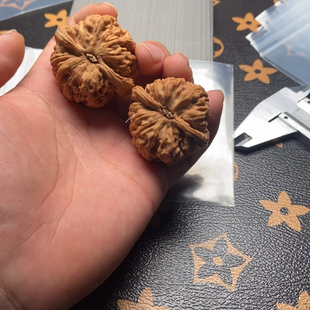 文玩核桃吊坠粗筋