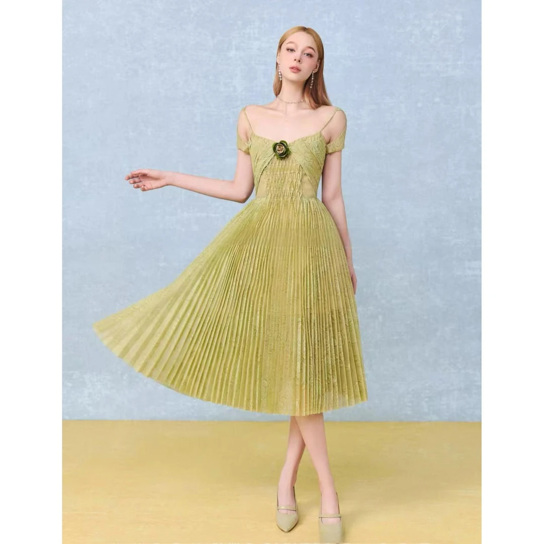 【DÉ MYSTÈRE】夏季新款果绿色蕾丝风琴褶收腰连衣裙GSEN5477