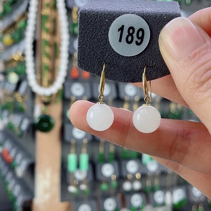 18K金镶嵌和田玉耳饰