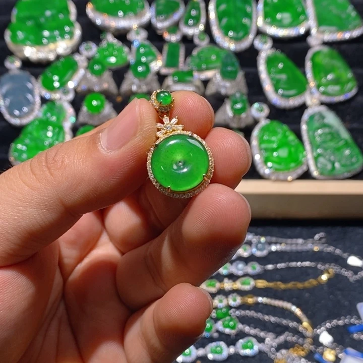 翡翠颈饰未镶嵌天然A货翡翠