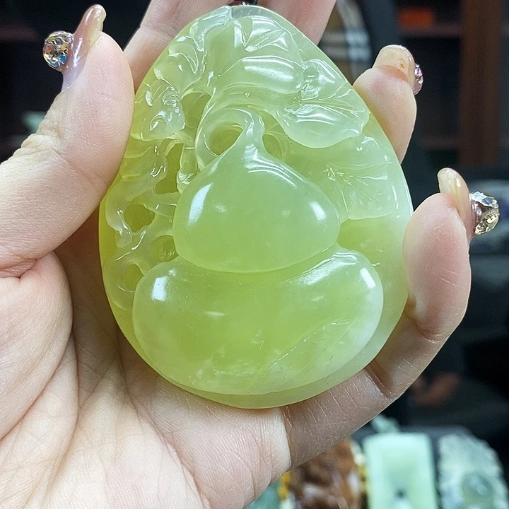 蛇纹石玉吊坠未镶嵌