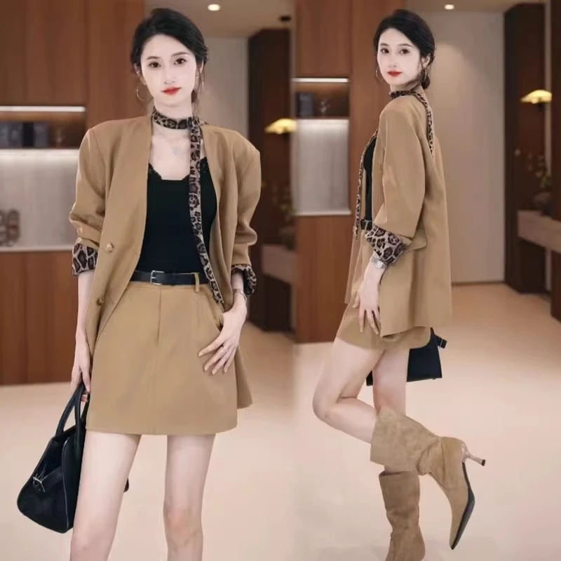 拉夏贝尔时尚套装2025秋季女装显瘦设计感豹纹西装上衣短裙两件套