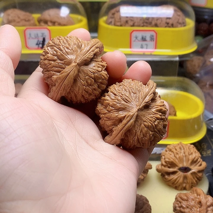 文玩核桃把件闷白