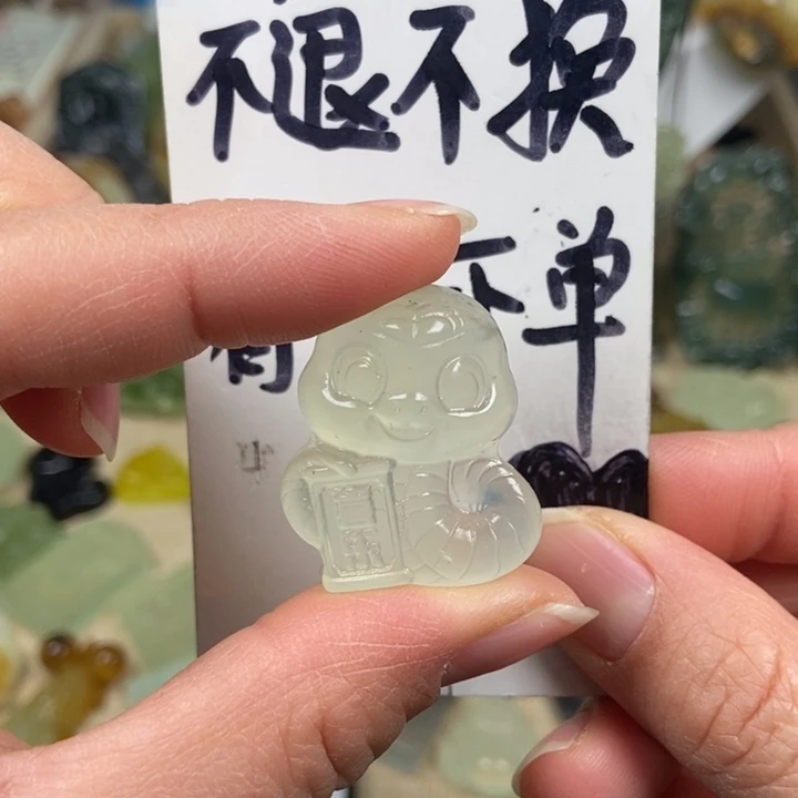 蛇纹石玉颈饰未镶嵌