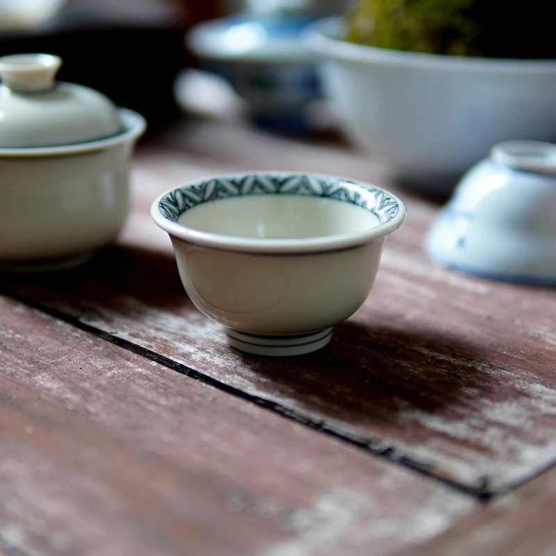 景德镇手工手绘复古精工青花窑口2号釉画师铜钱鳜鱼压手杯-60毫升