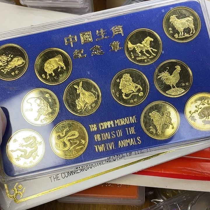 其他普通金属12生肖一套。26mm