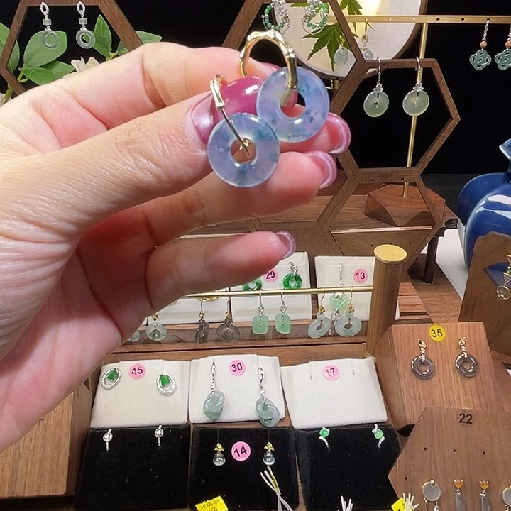 翡翠18K金镶嵌耳饰