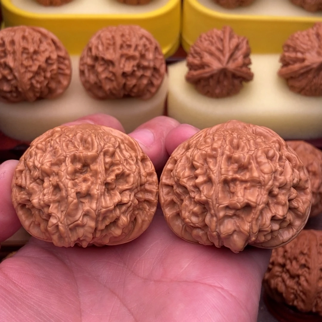 文玩核桃把件麒麟爆肉大官帽48