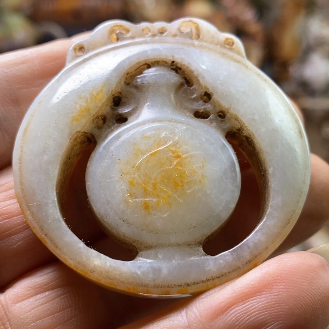 颈饰未镶嵌和田玉（青玉）