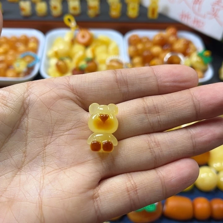 琥珀未镶嵌裸石卡21加俏色小熊