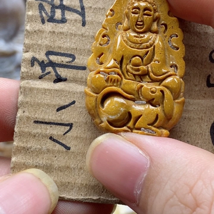 硅化珊瑚（珊瑚玉）颈饰未镶嵌雨*情