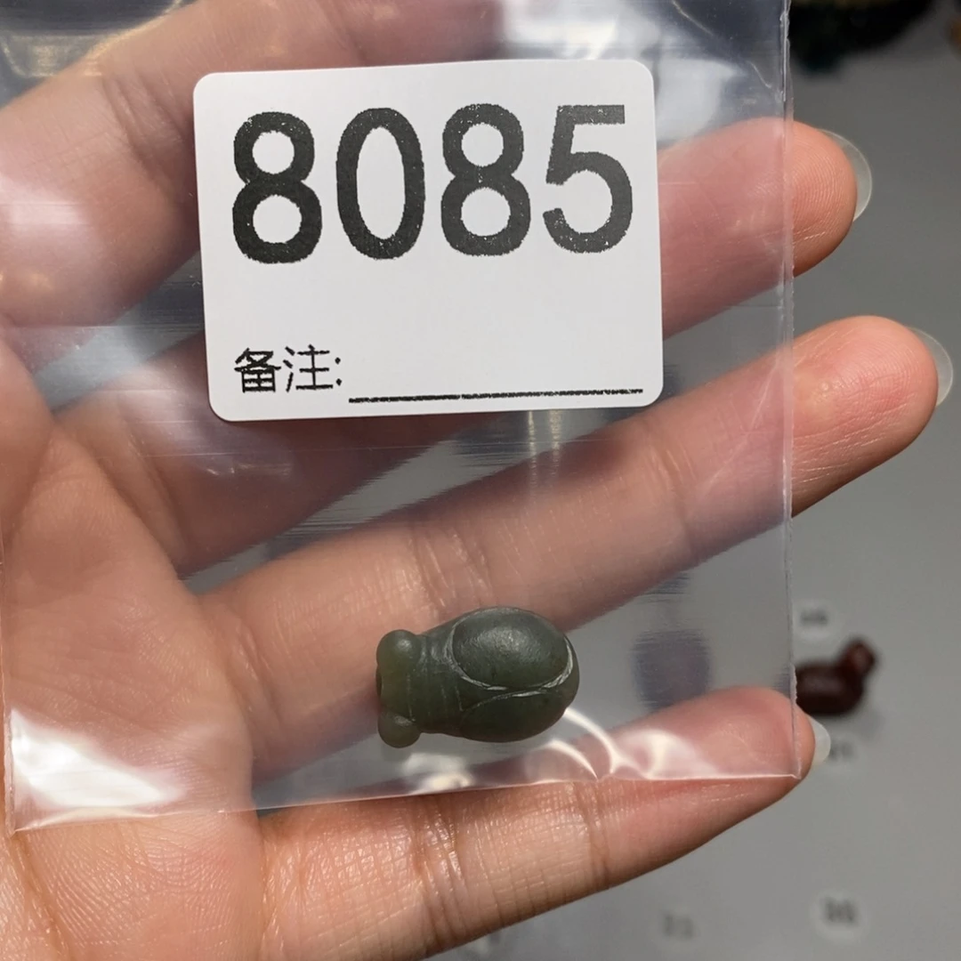 颈饰未镶嵌透闪石质玉开*