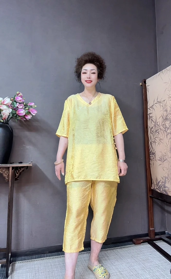 三姐家新中式织锦V领时尚两件套