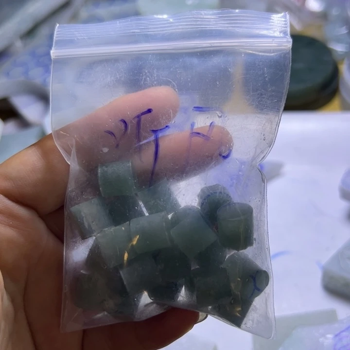 翡翠未镶嵌颈饰用****5