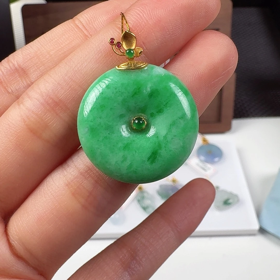 翡翠18K金镶嵌颈饰