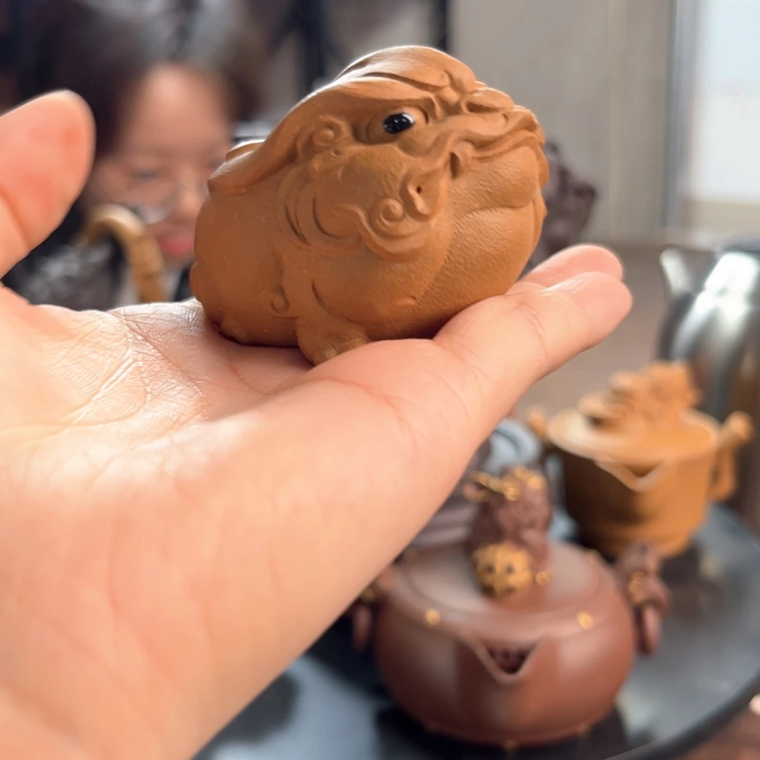 紫砂茶宠紫砂小月亮设计作品黄金段貔貅