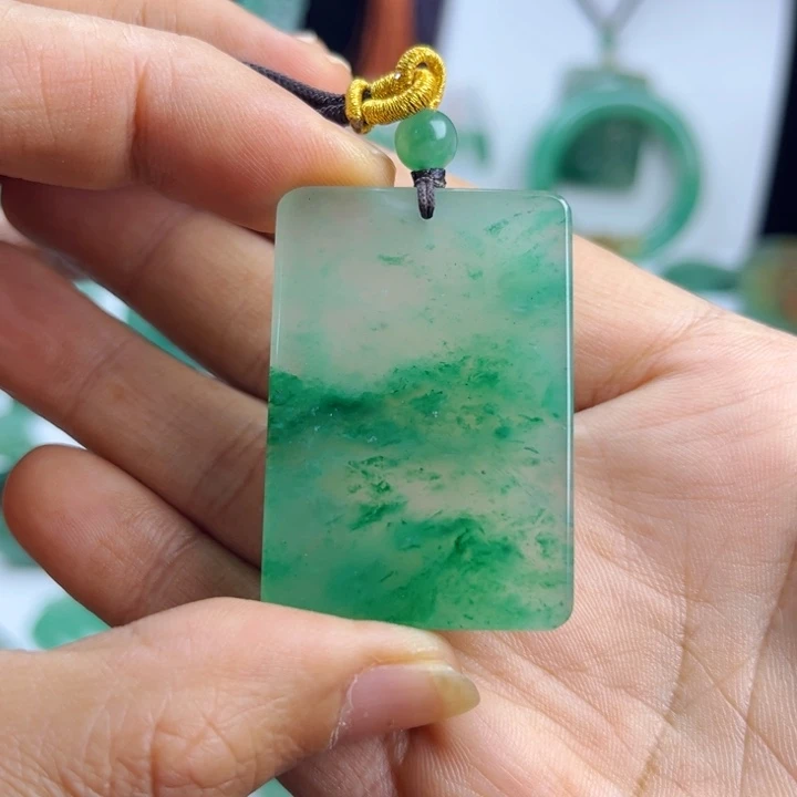 颈饰未镶嵌石英质玉