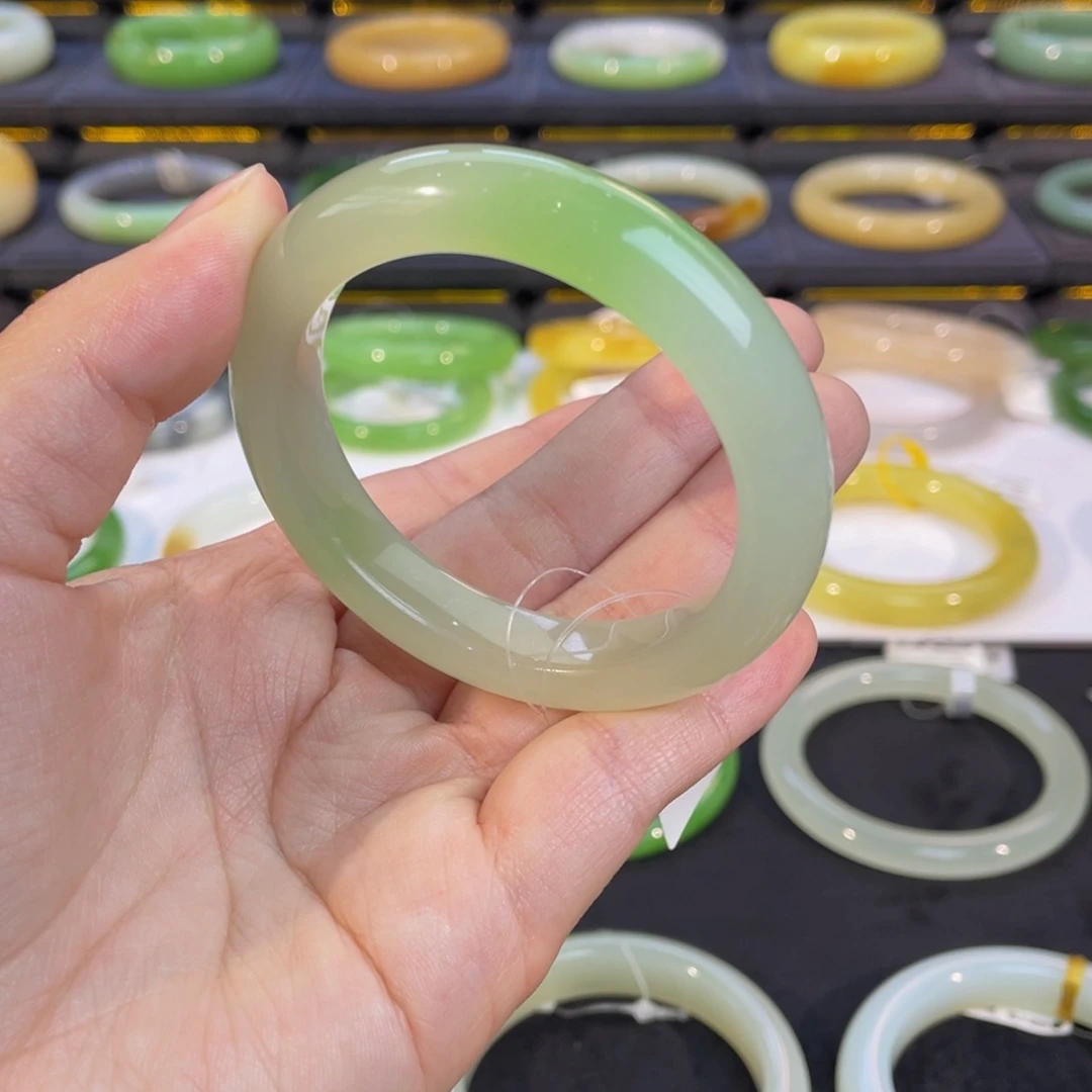 未镶嵌手镯和田玉翠青手镯51