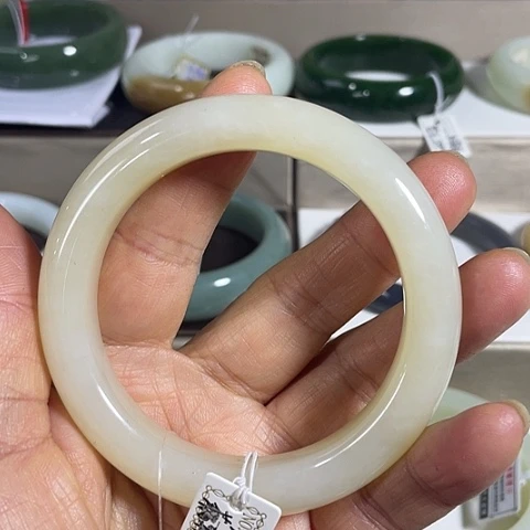 未镶嵌手镯和田玉（糖玉）