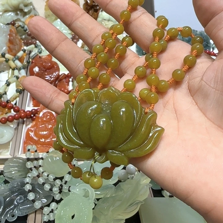蛇纹石玉未镶嵌吊坠