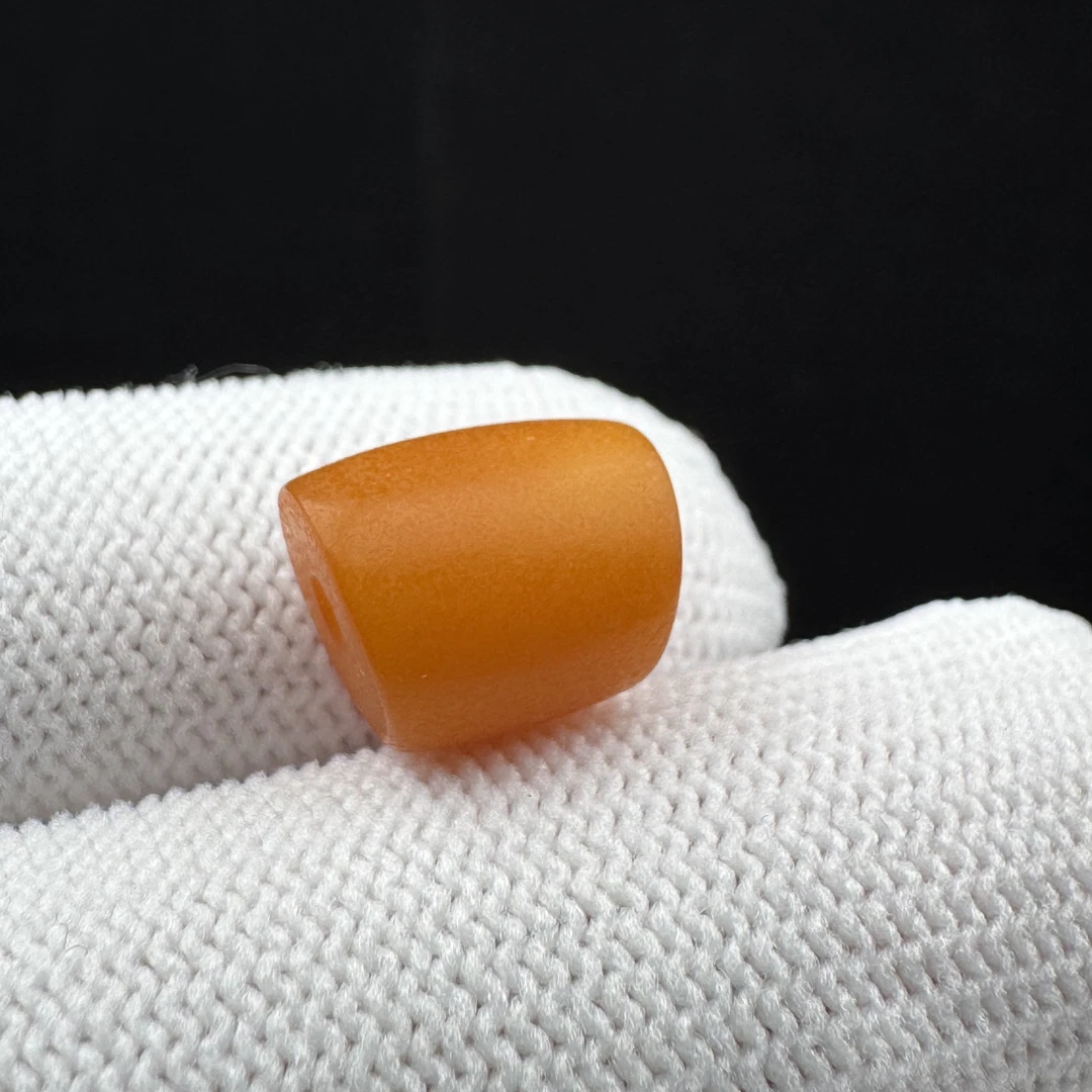 K6645天然蜜蜡-微瑕 老蜡马蹄 9.7*12.3mm 支持复检 假一罚十