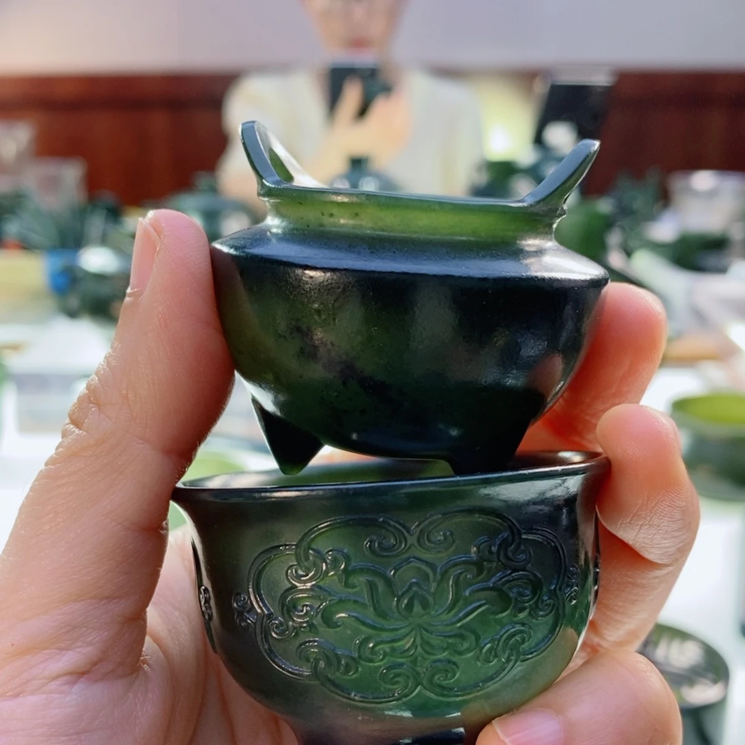 未镶嵌和田玉（青玉）摆件一****）