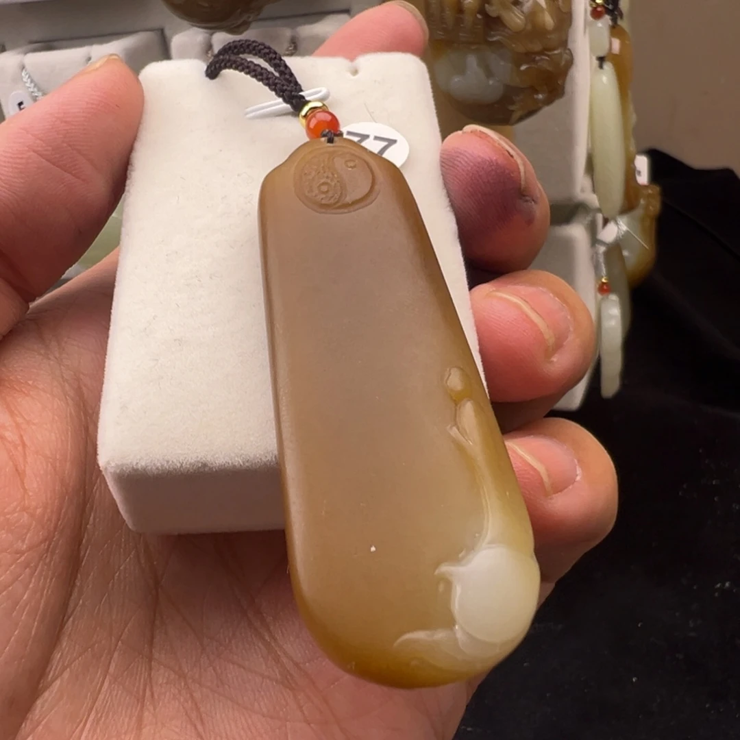 舍***8和田玉（糖玉）未镶嵌颈饰