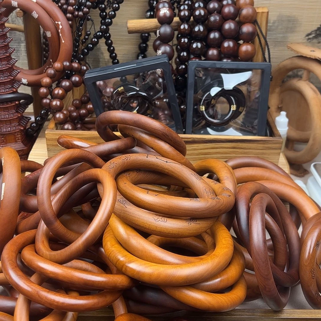 小***品70-75枣木乾坤圈雷焦款