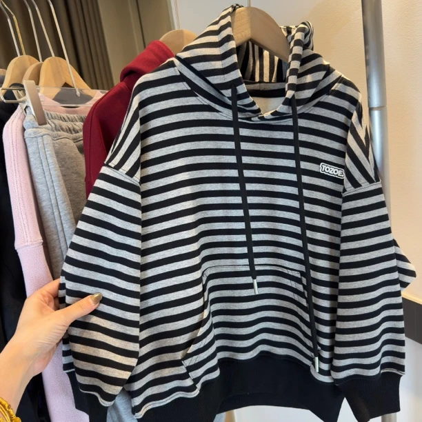 现货清！男童春季新款黑灰条纹连帽卫衣儿童休闲时尚带帽套头大童