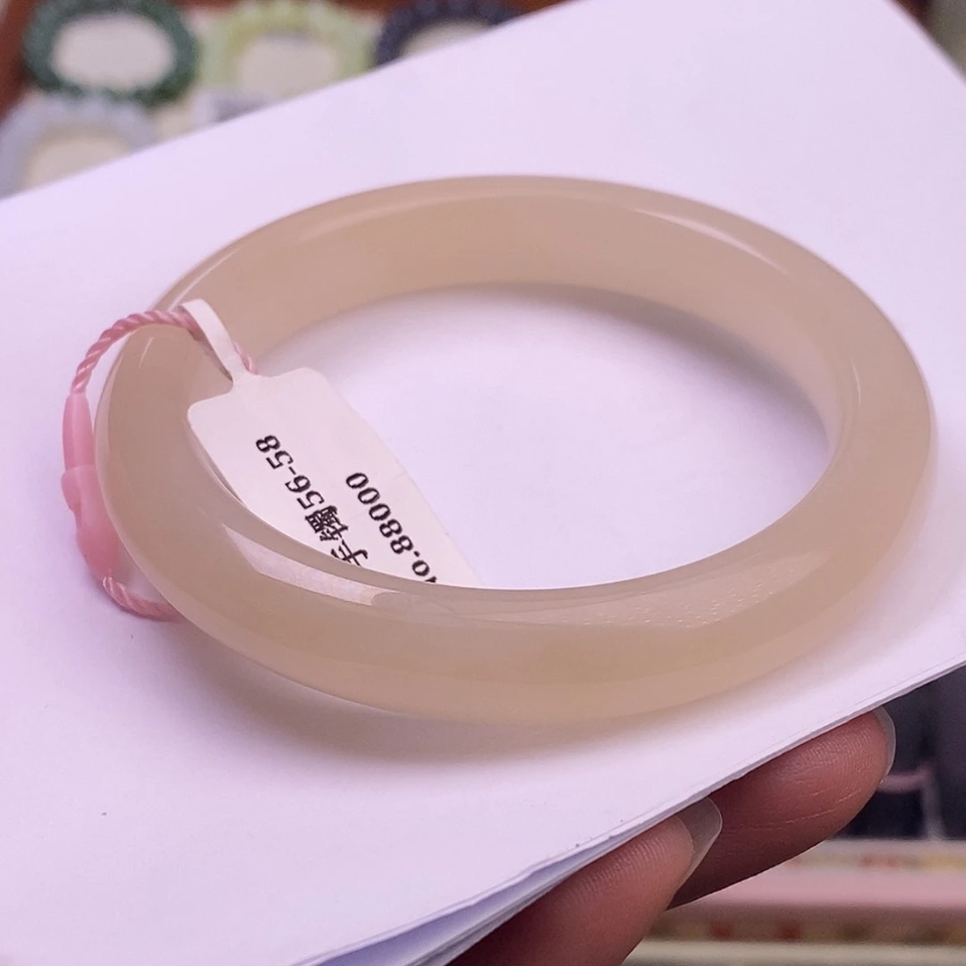 颈饰未镶嵌和田玉毕业级老坑料浓红粉手镯56