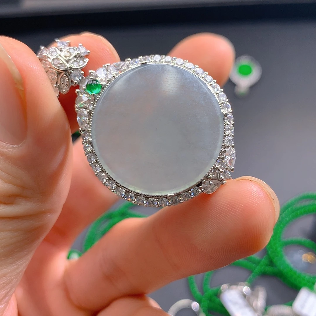 翡翠手链未镶嵌翡翠