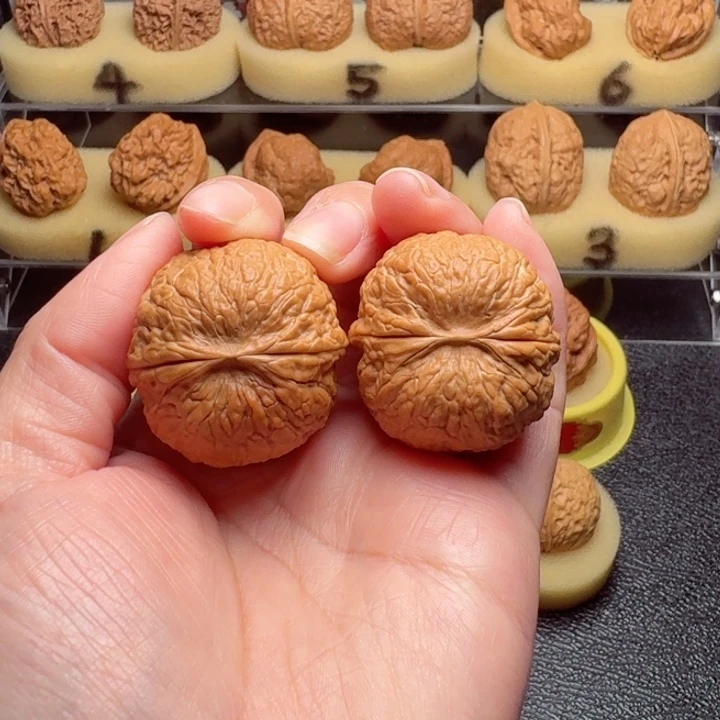 宁***苦文玩核桃把件龙珠