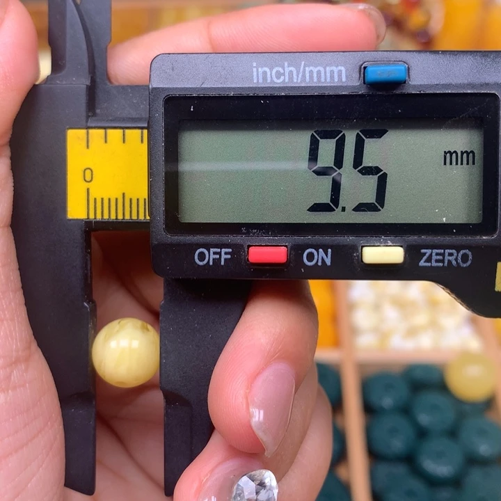 非金属仿琥珀配饰01